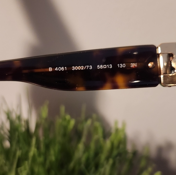 BURBERRY Brown and Gold A+ Condition! Sunglasses- Sunnies - Picture 6 of 12